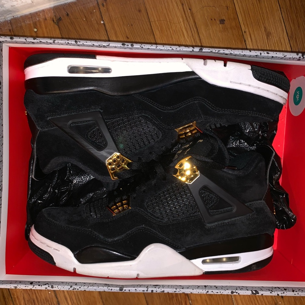 Jordan 4s
